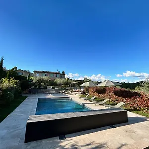 https://les-cachots.fr-provencehotel.com