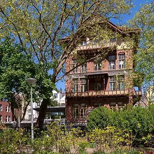 https://stayokay-amsterdam-vondelpark.amsterdamhotelsnl.com